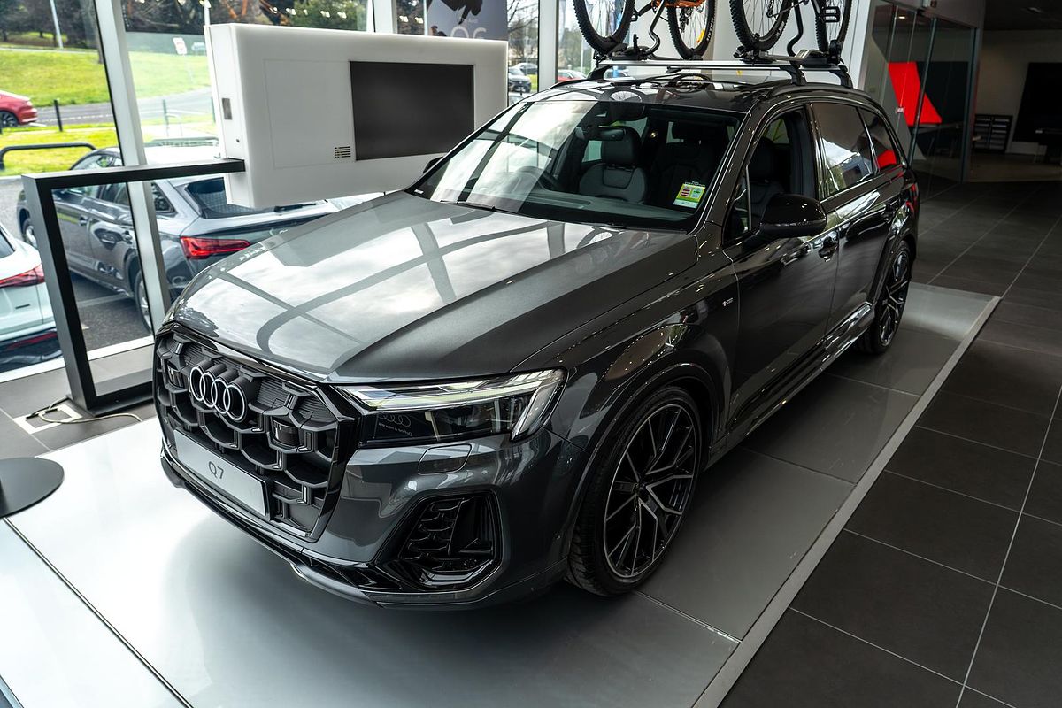 2024 Audi Q7 55 TFSI S line 4M