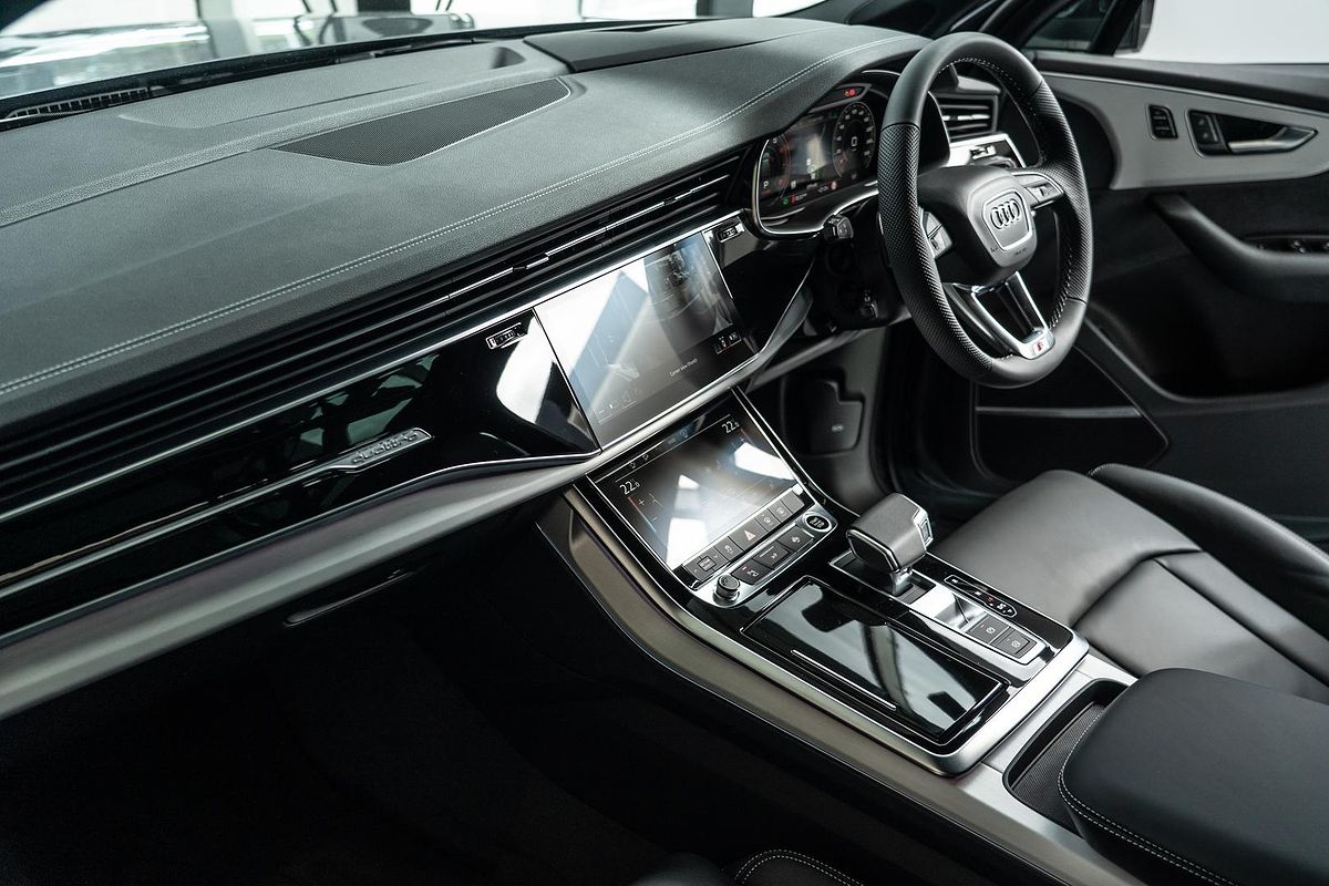 2024 Audi Q7 55 TFSI S line 4M