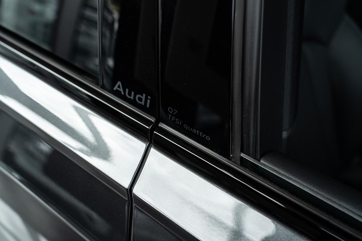2024 Audi Q7 55 TFSI S line 4M