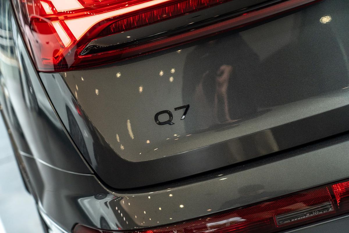 2024 Audi Q7 55 TFSI S line 4M