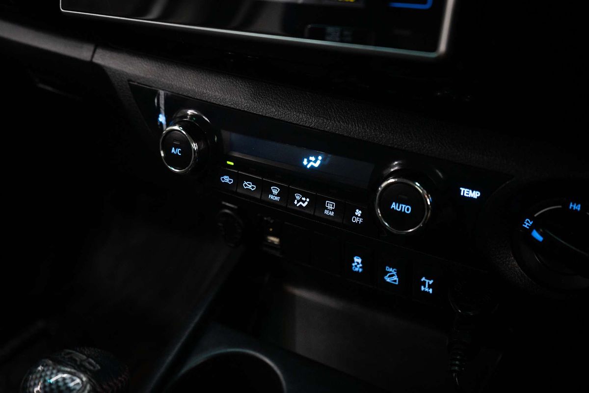 2015 Toyota Hilux SR5 GUN126R 4X4