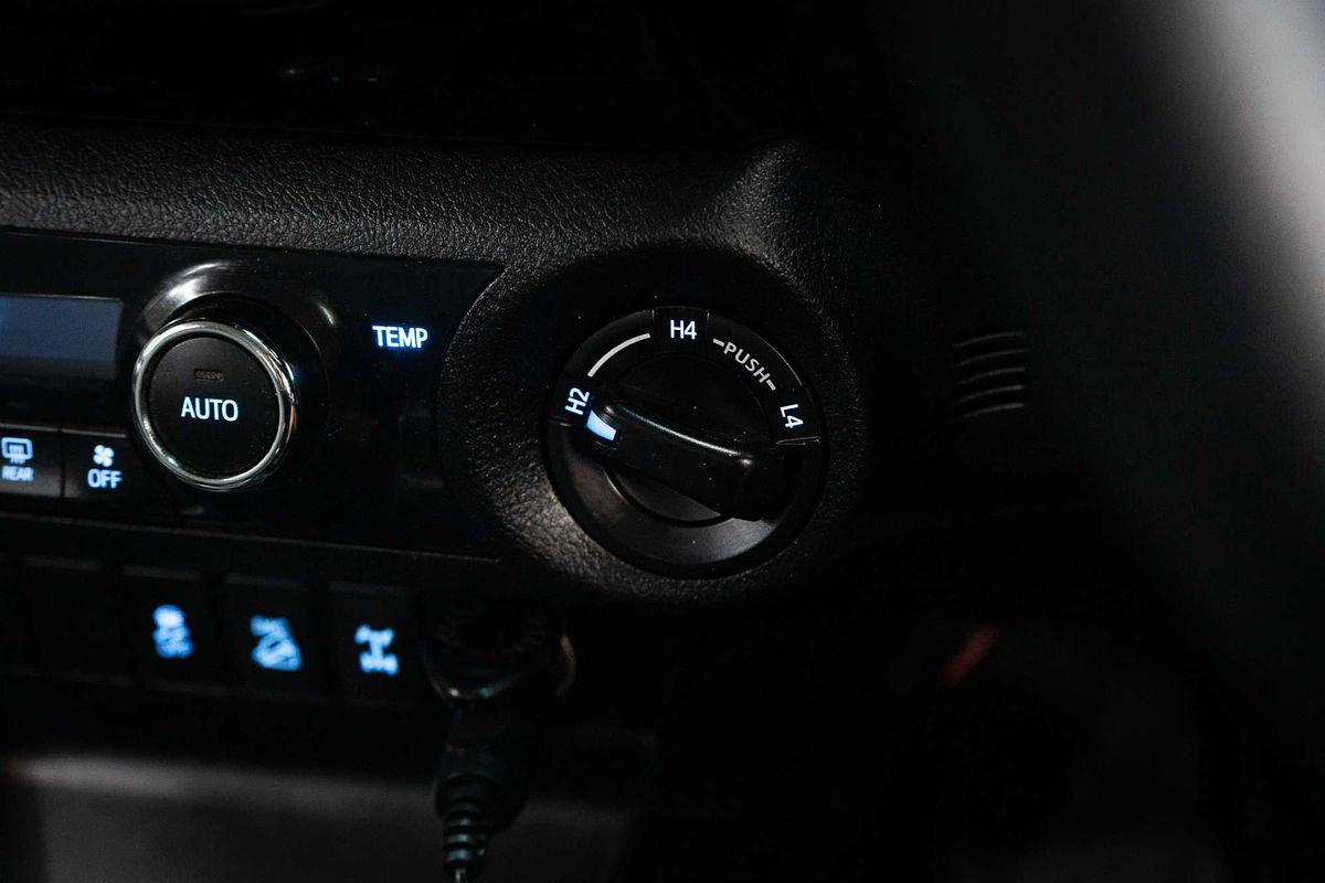 2015 Toyota Hilux SR5 GUN126R 4X4