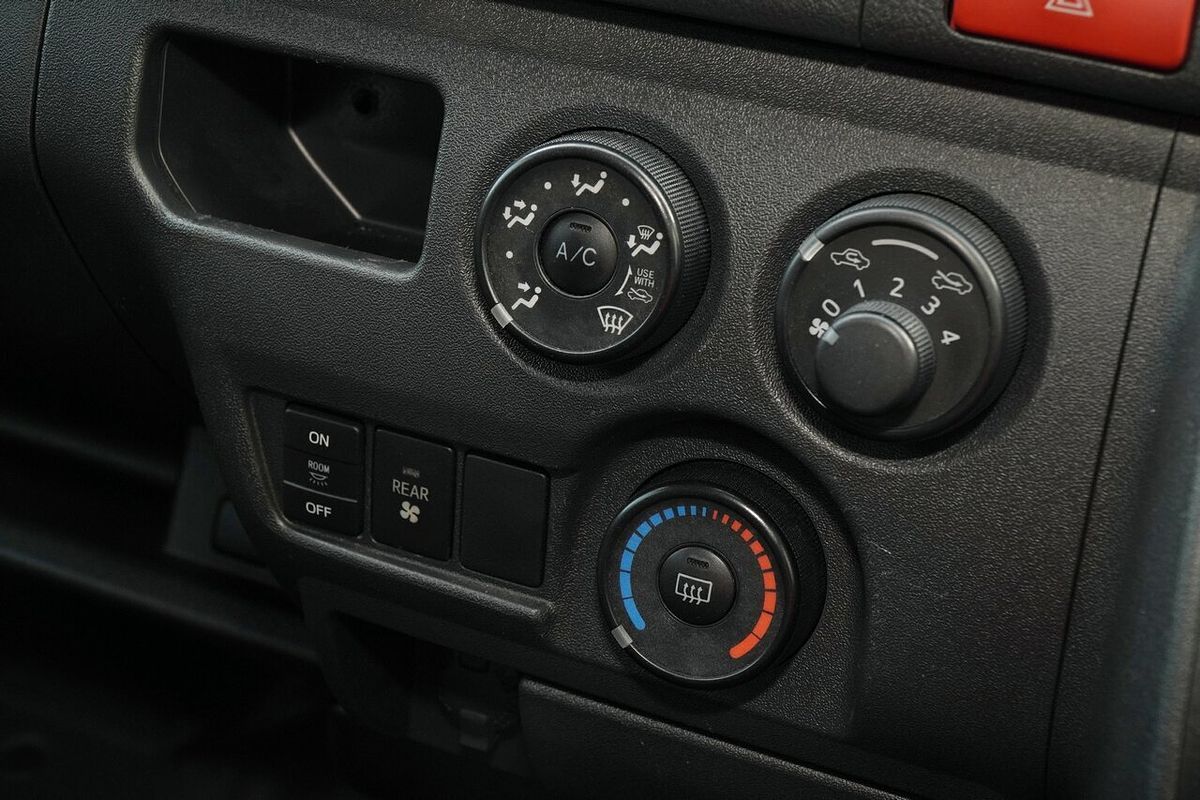 2018 Toyota Hiace Commuter KDH223R