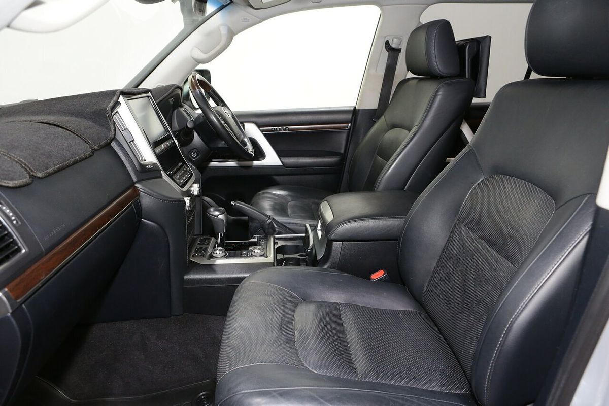 2020 Toyota Landcruiser Sahara VDJ200R