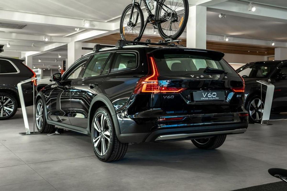 2024 Volvo V60 Cross Country Ultra B5 Bright