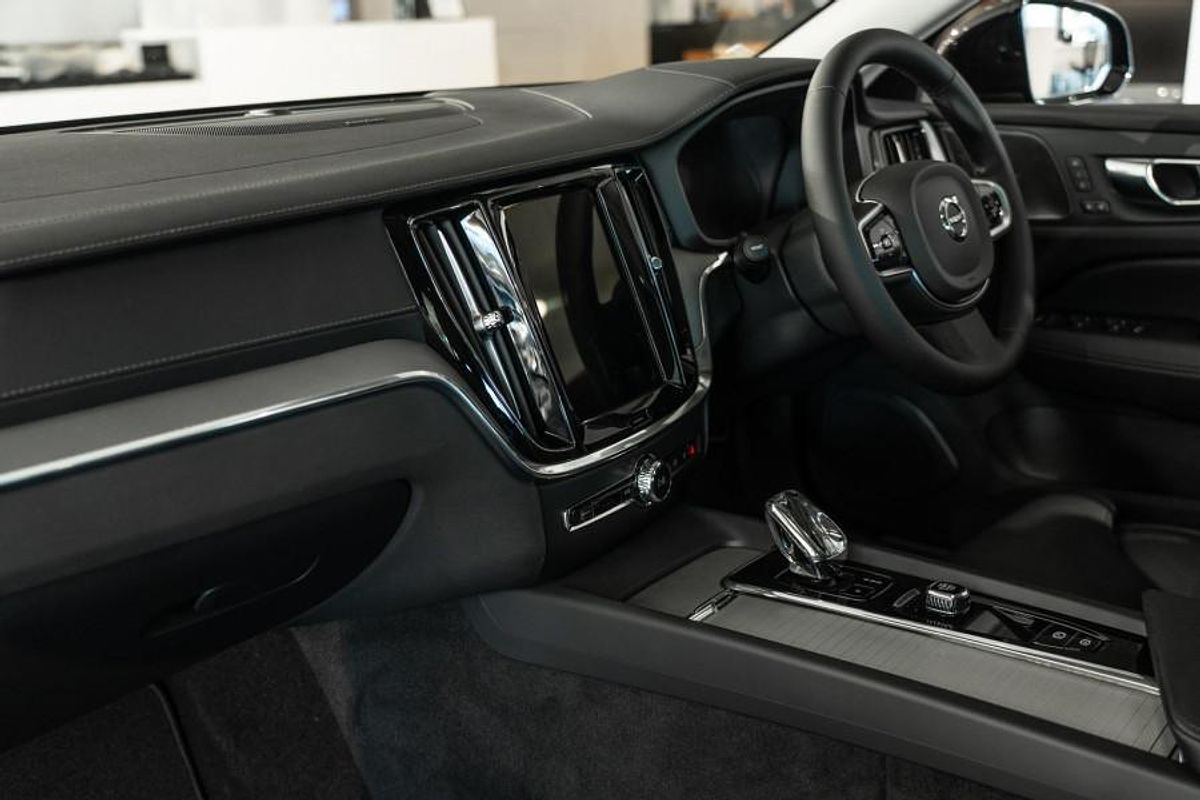 2024 Volvo V60 Cross Country Ultra B5 Bright