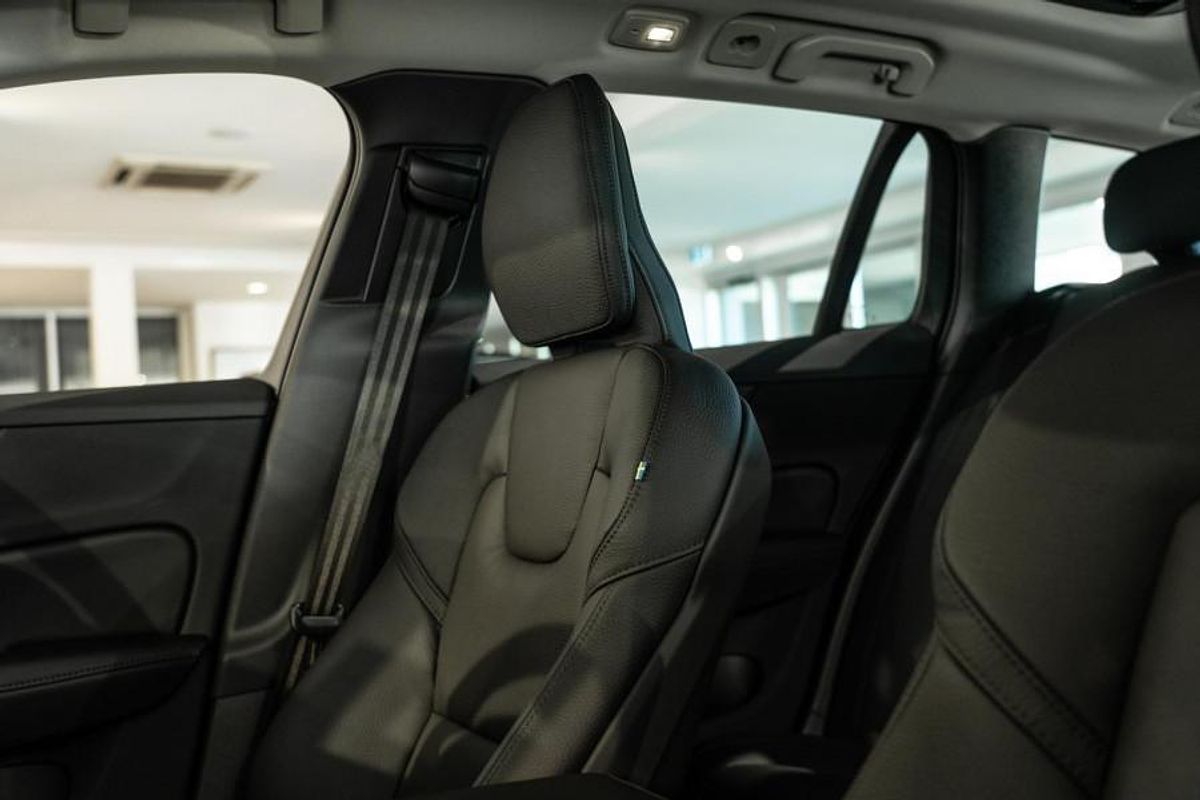 2024 Volvo V60 Cross Country Ultra B5 Bright