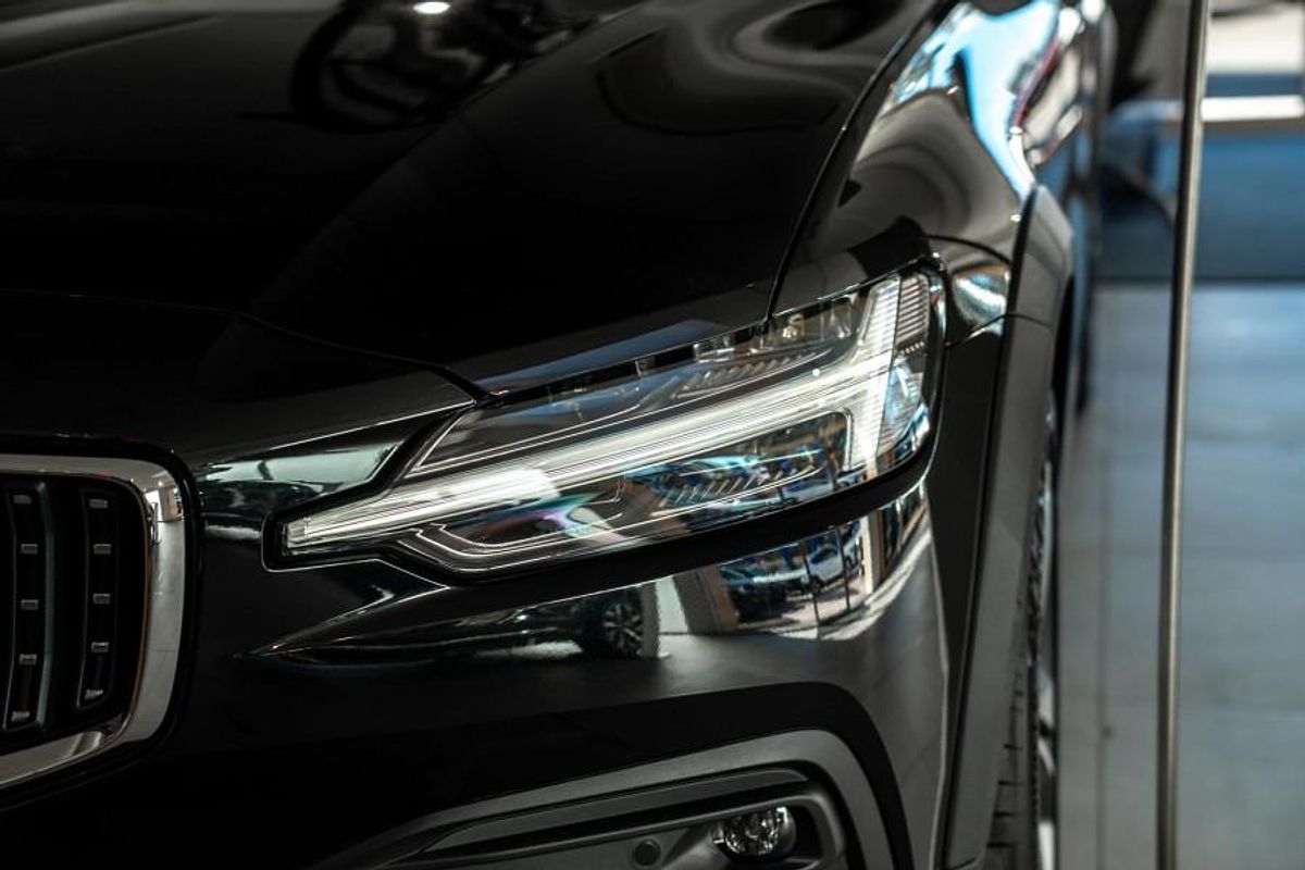 2024 Volvo V60 Cross Country Ultra B5 Bright