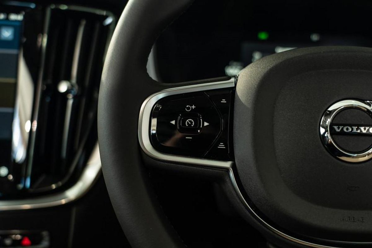 2024 Volvo V60 Cross Country Ultra B5 Bright