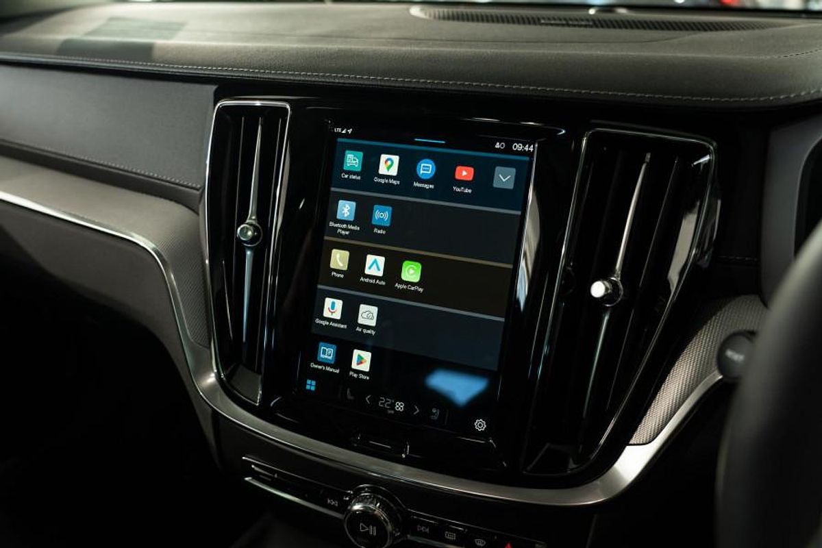 2024 Volvo V60 Cross Country Ultra B5 Bright