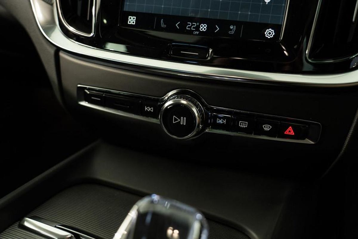 2024 Volvo V60 Cross Country Ultra B5 Bright