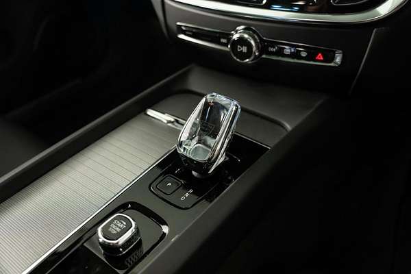 2024 Volvo V60 Cross Country Ultra B5 Bright