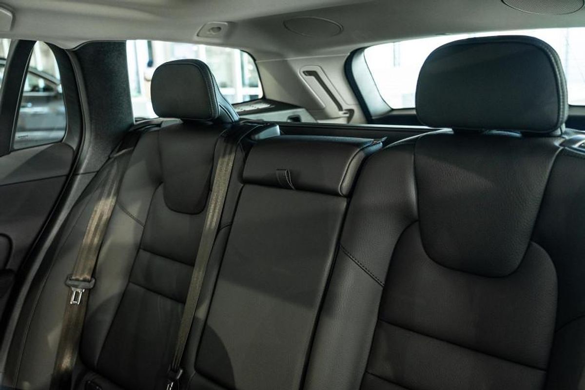 2024 Volvo V60 Cross Country Ultra B5 Bright