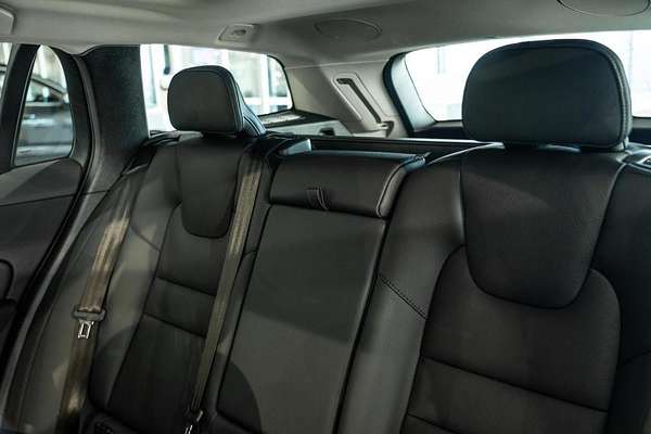2024 Volvo V60 Cross Country Ultra B5 Bright