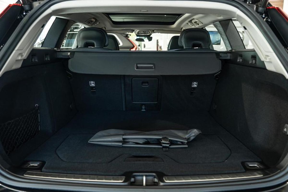 2024 Volvo V60 Cross Country Ultra B5 Bright