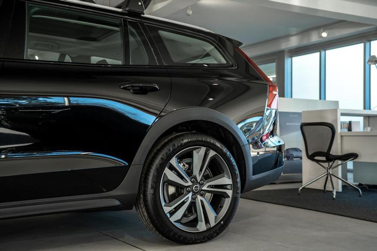 2024 Volvo V60 Cross Country Ultra B5 Bright
