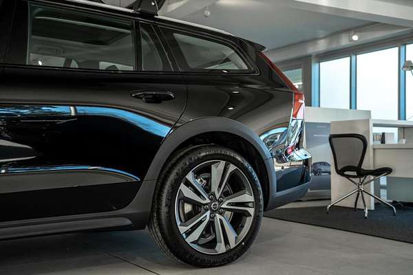 2024 Volvo V60 Cross Country Ultra B5 Bright
