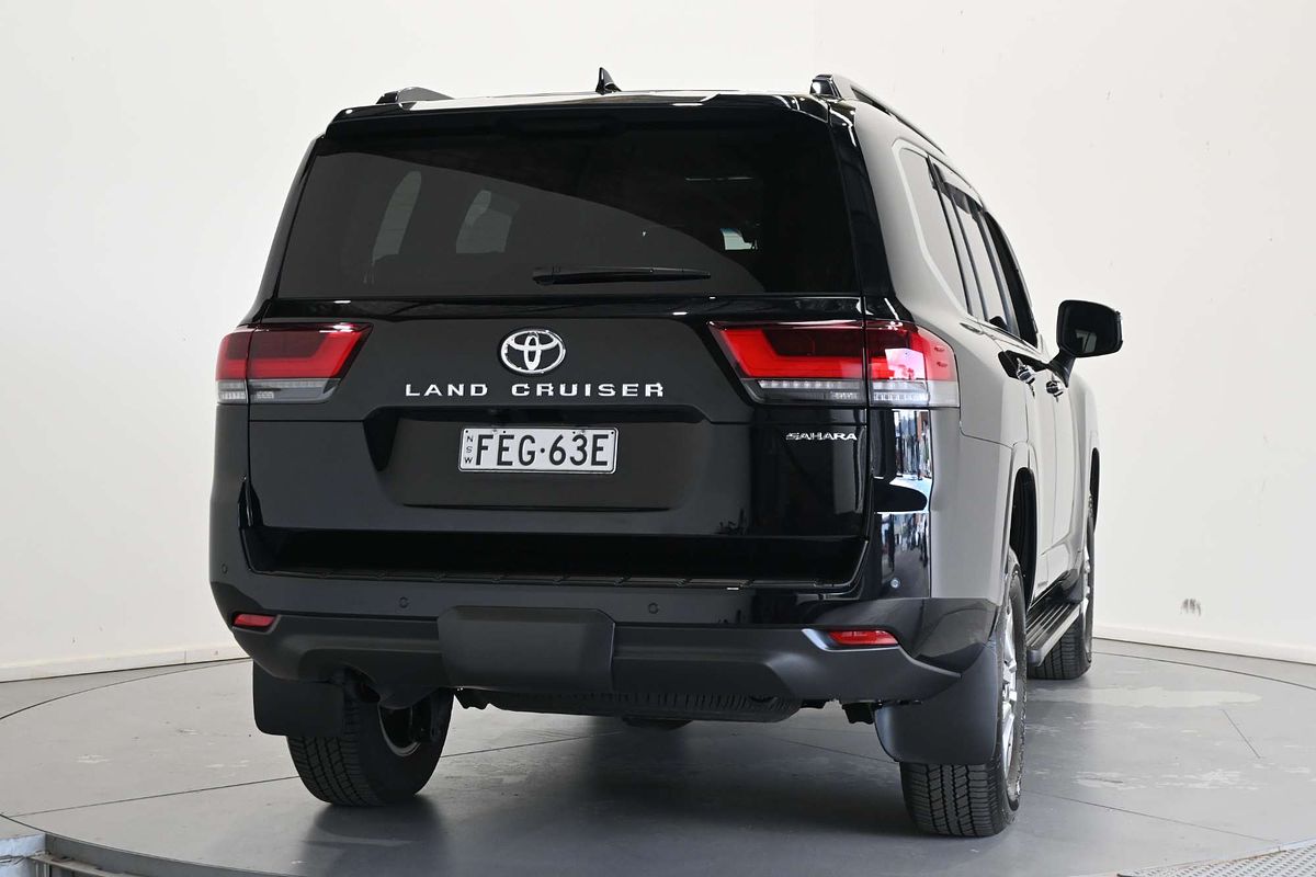 2023 Toyota Landcruiser Sahara FJA300R