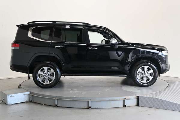 2023 Toyota Landcruiser Sahara FJA300R