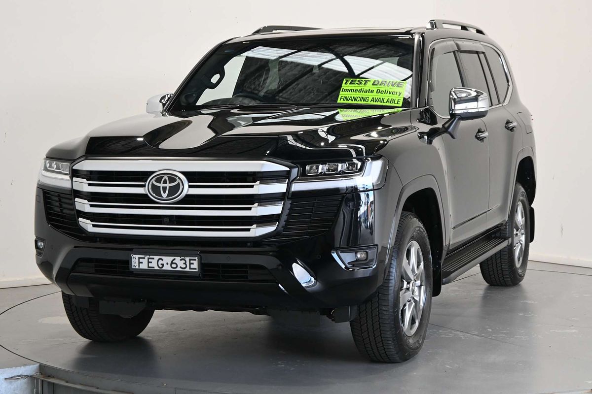 2023 Toyota Landcruiser Sahara FJA300R