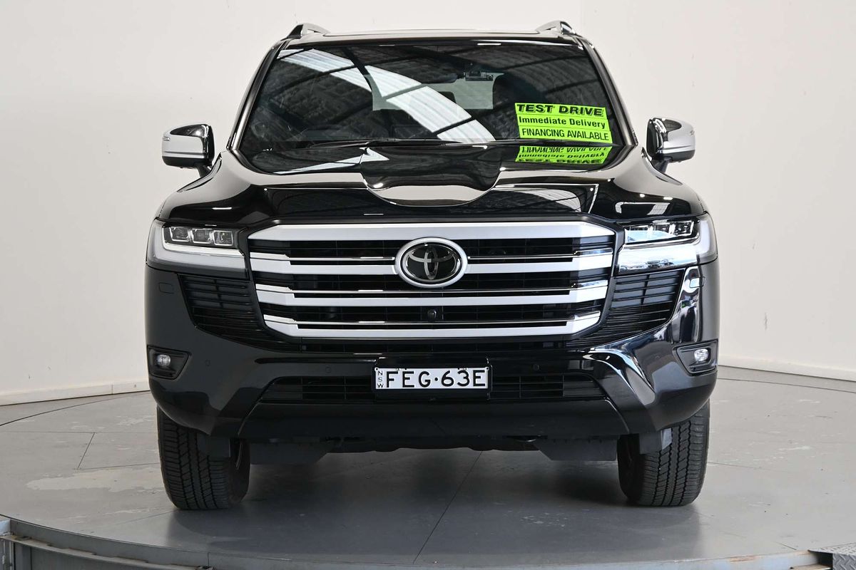 2023 Toyota Landcruiser Sahara FJA300R