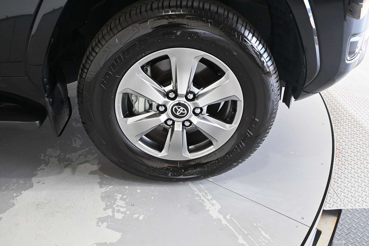 2023 Toyota Landcruiser Sahara FJA300R