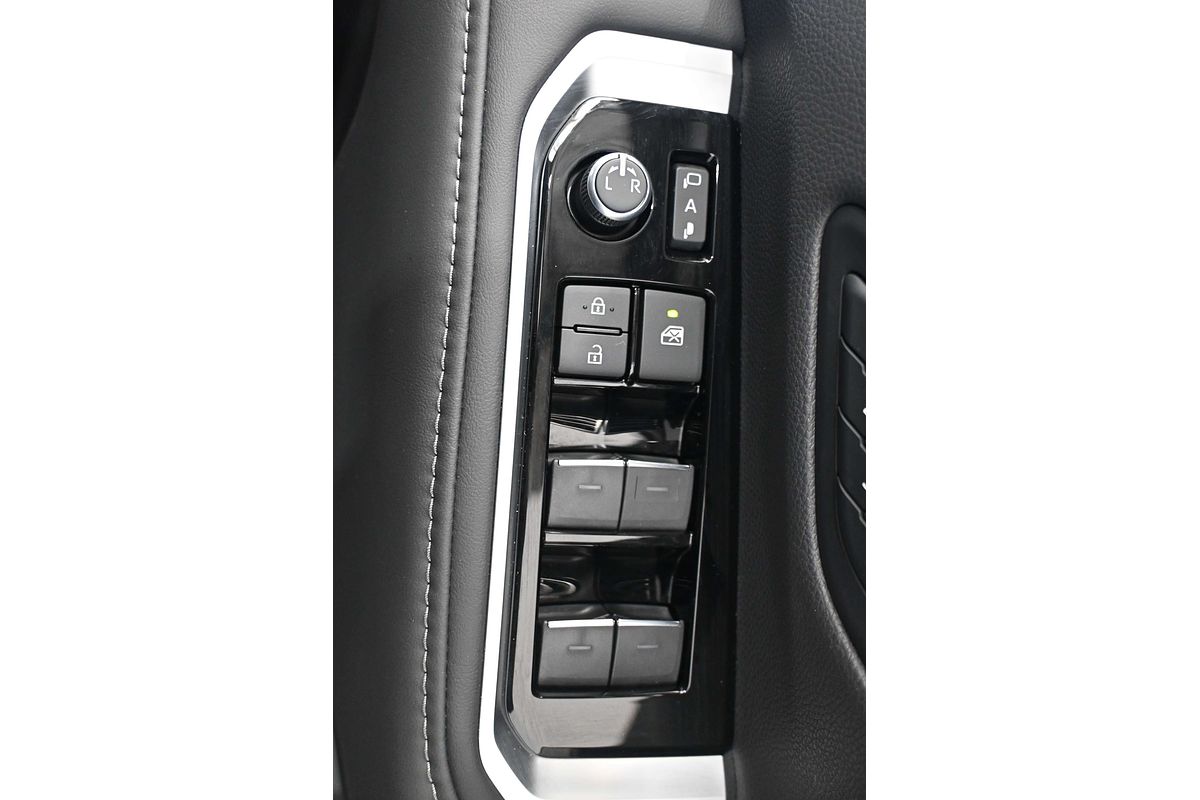 2023 Toyota Landcruiser Sahara FJA300R