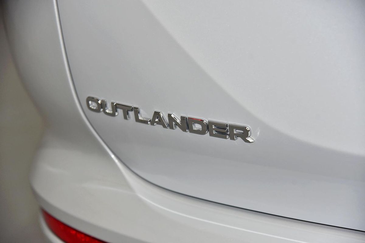 2024 Mitsubishi Outlander Exceed Tourer ZM