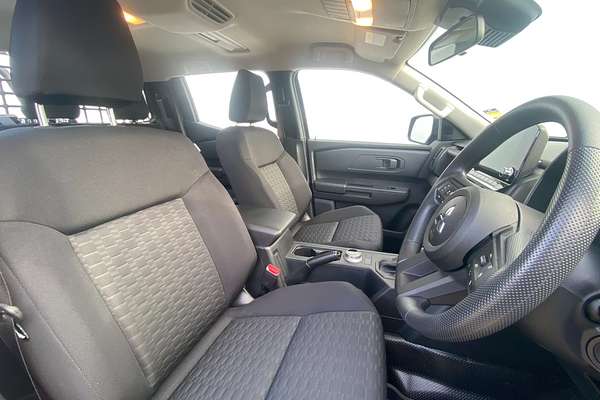 2025 Mitsubishi Triton GLX MV 4X4