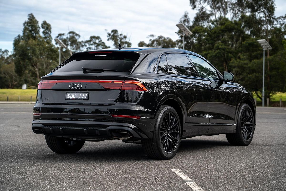 2025 Audi Q8 50 TDI S line F1