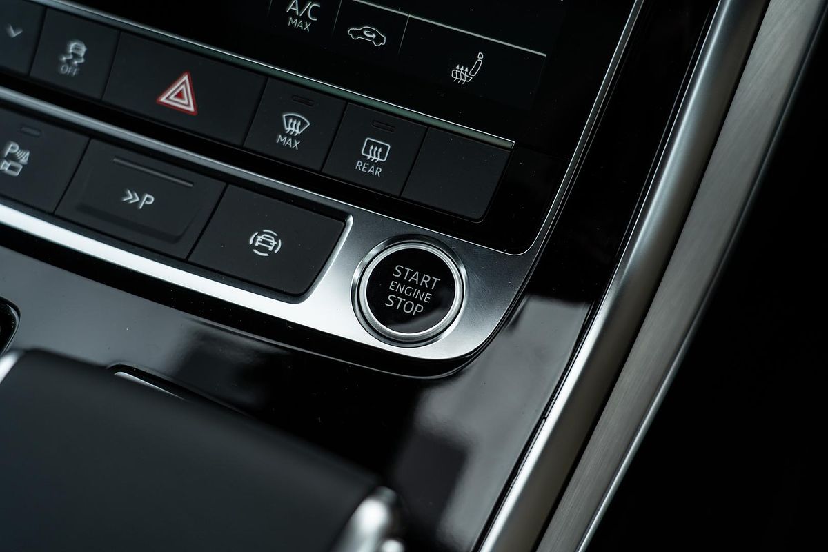 2025 Audi Q8 50 TDI S line F1