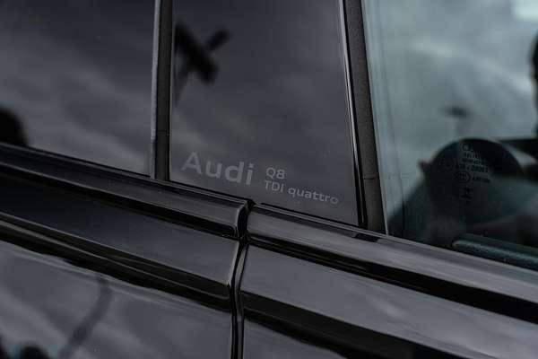 2025 Audi Q8 50 TDI S line F1