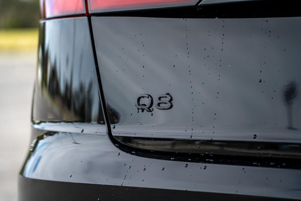 2025 Audi Q8 50 TDI S line F1