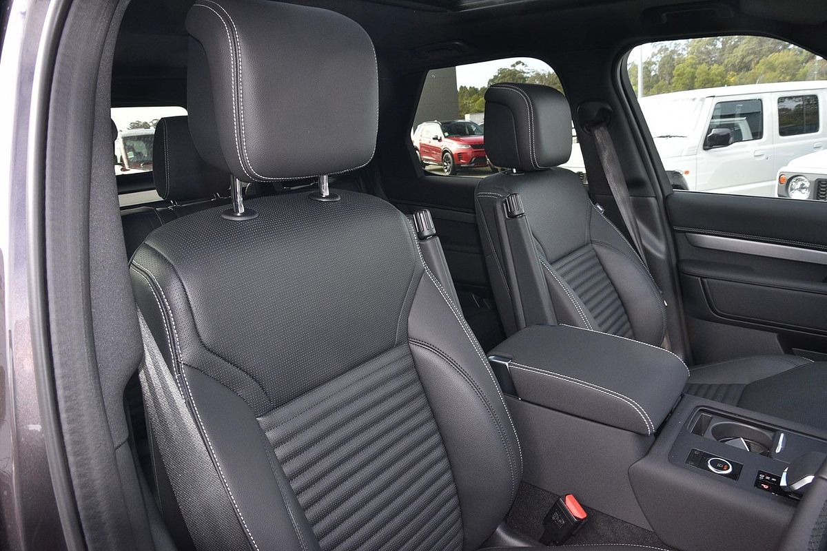 2025 Land Rover Discovery D350 Dynamic SE Series 5