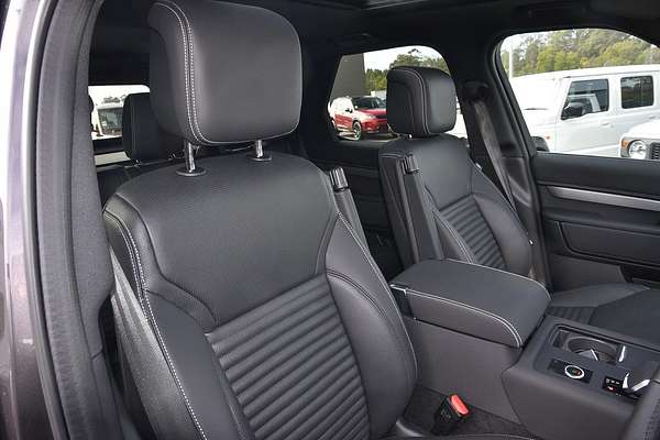 2025 Land Rover Discovery D350 Dynamic SE Series 5