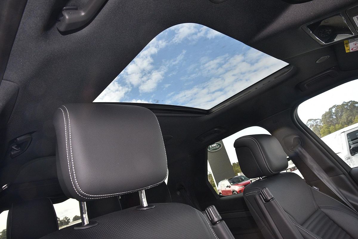 2025 Land Rover Discovery D350 Dynamic SE Series 5