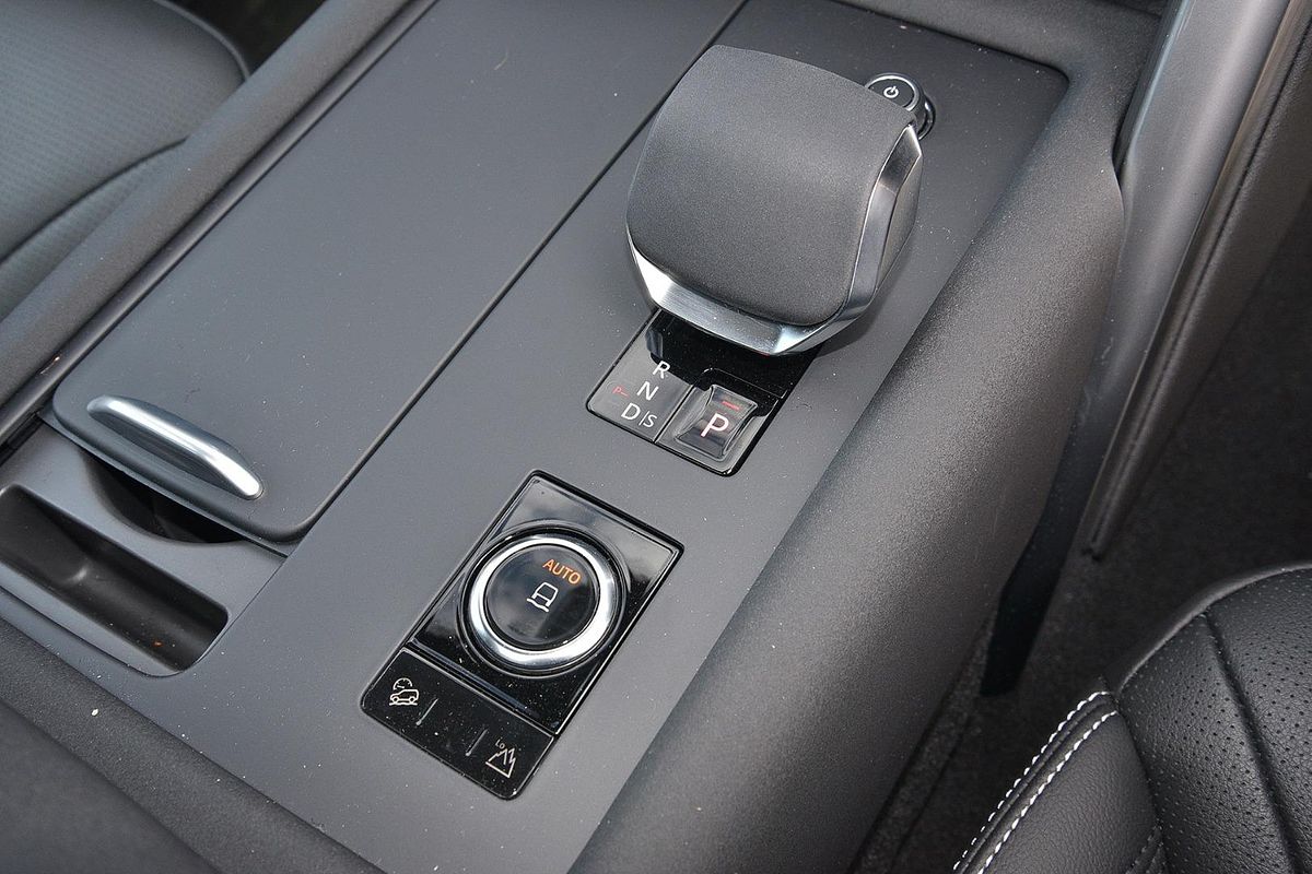 2025 Land Rover Discovery D350 Dynamic SE Series 5