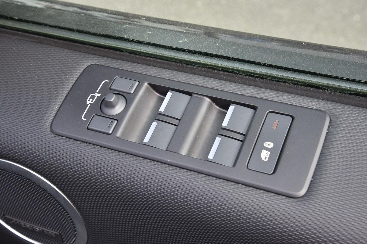 2025 Land Rover Discovery D350 Dynamic SE Series 5