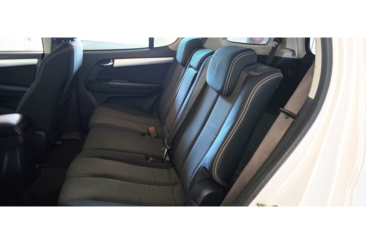 MU-X UC MY17 LS-U (4x4) 3.0L DT4 TURBO CDI 6 SP AUTO SEQUENTIAL 4D WAGON