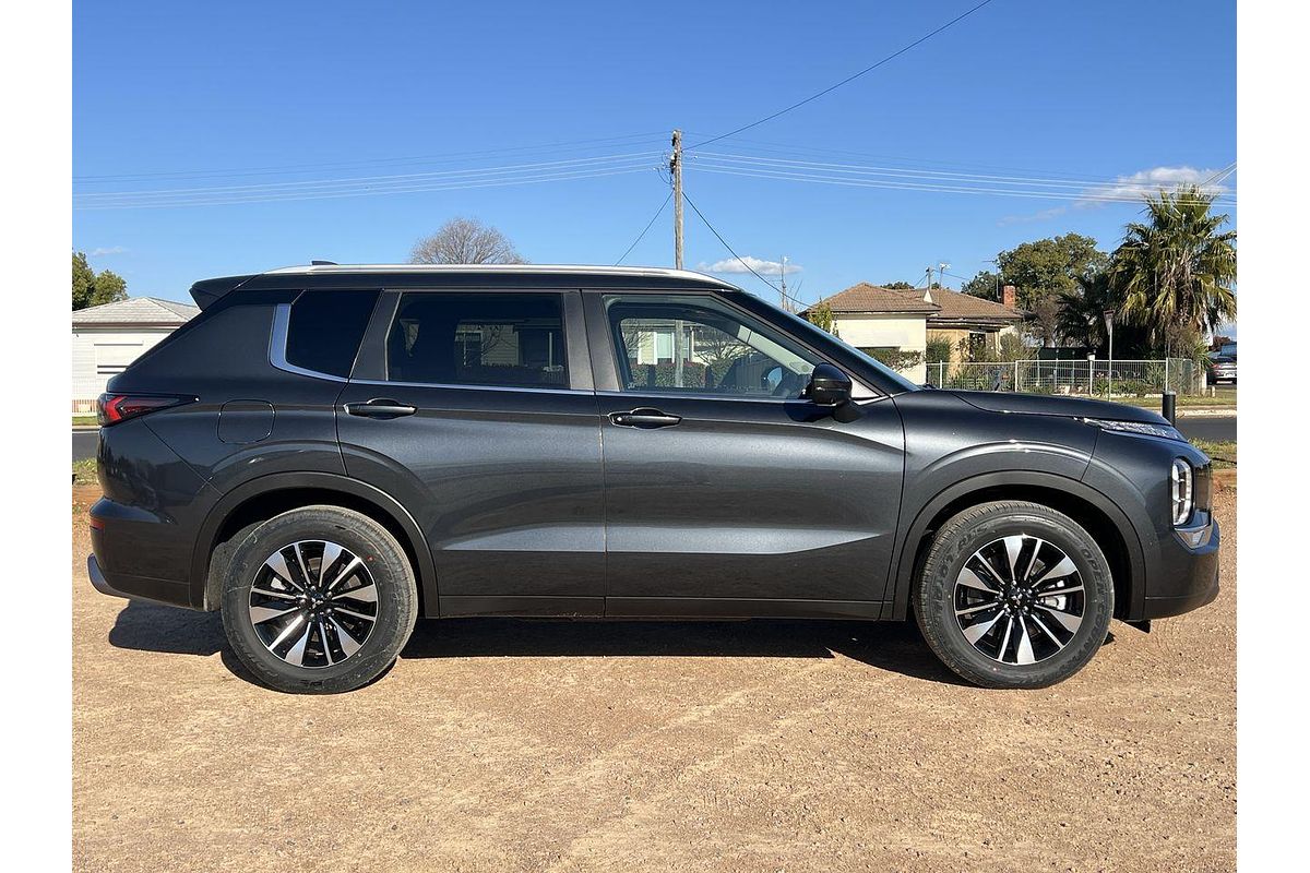 2025 Mitsubishi Outlander LS ZM