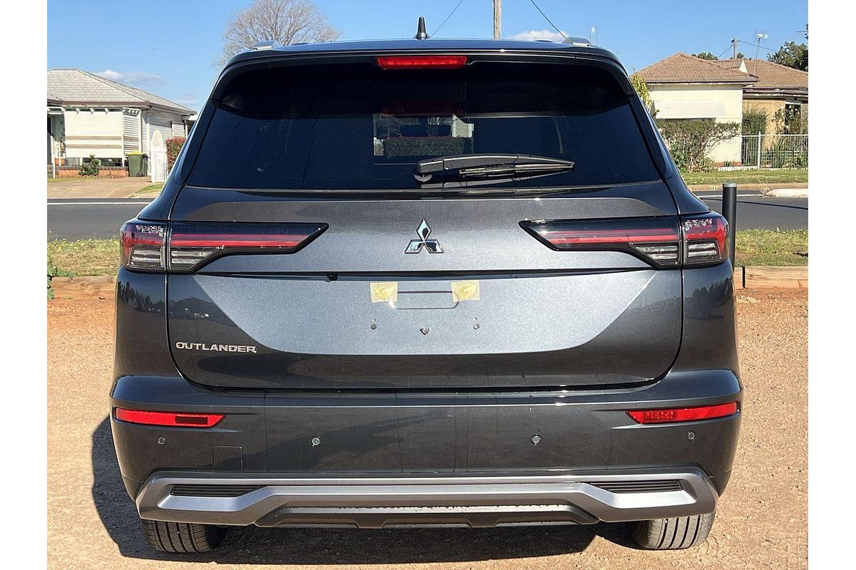 2025 Mitsubishi Outlander LS ZM