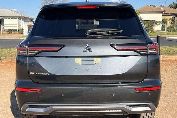 2025 Mitsubishi Outlander LS ZM