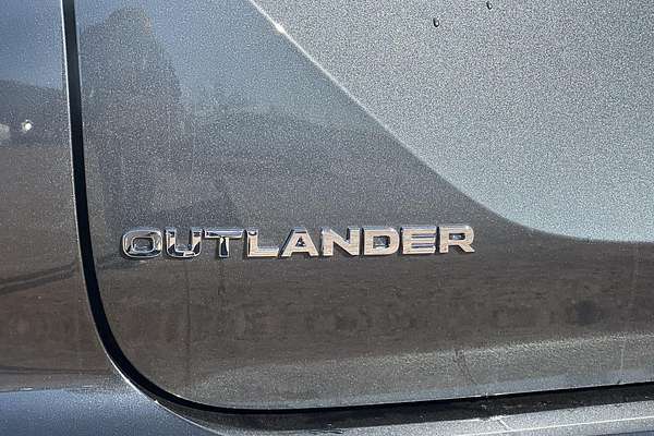 2025 Mitsubishi Outlander LS ZM