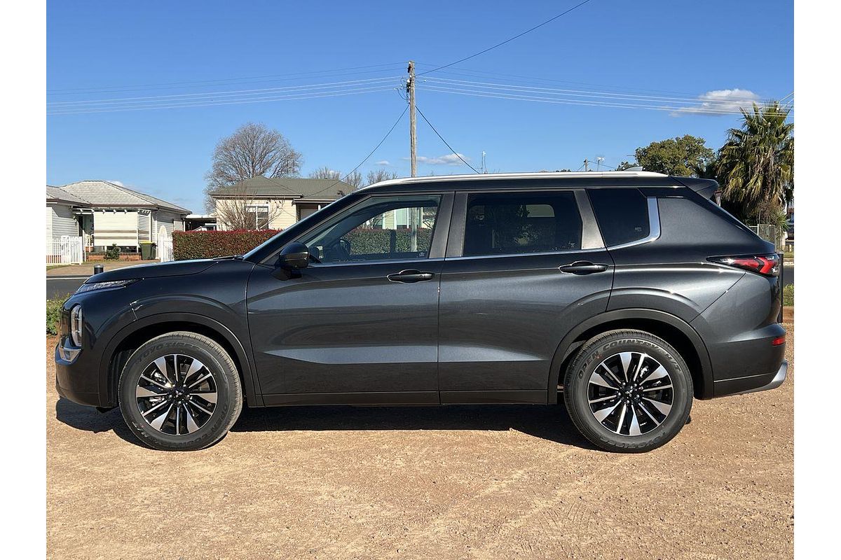 2025 Mitsubishi Outlander LS ZM