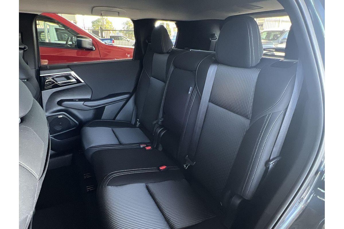 2025 Mitsubishi Outlander LS ZM