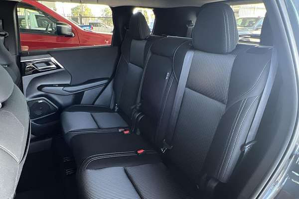 2025 Mitsubishi Outlander LS ZM