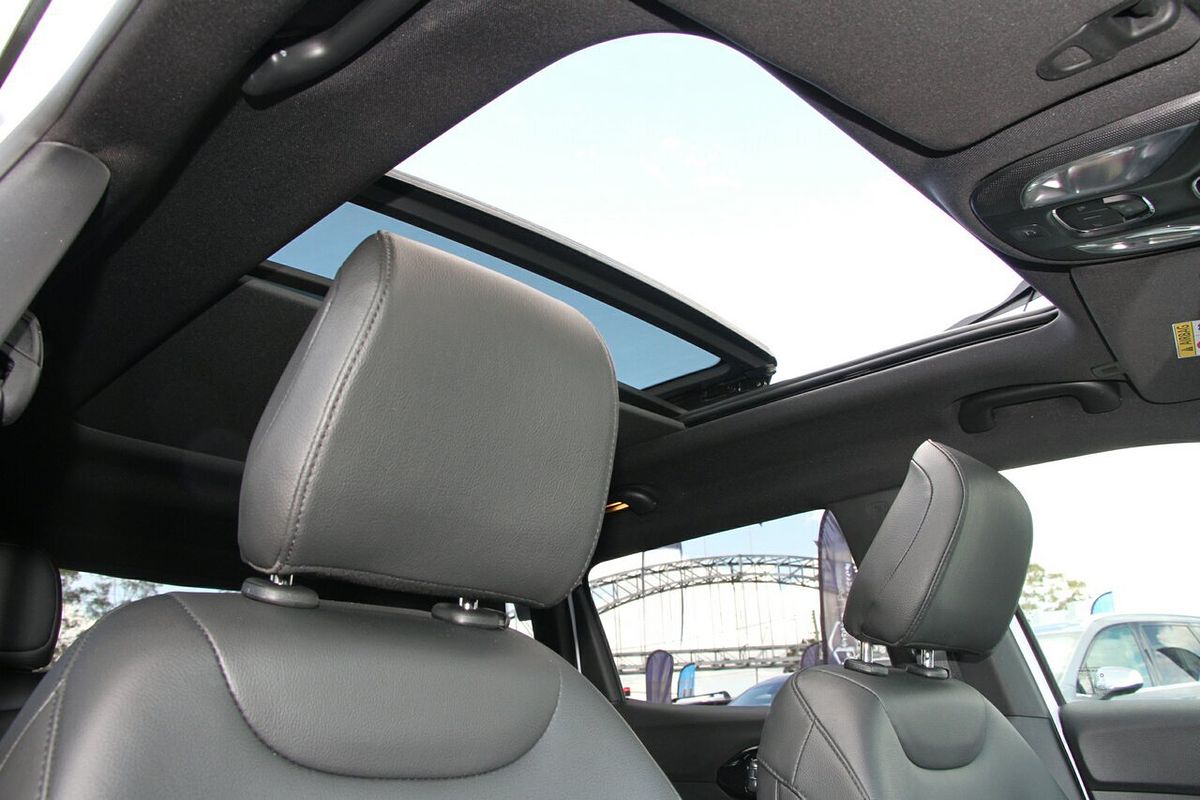 2023 Jeep Compass S-Limited M6