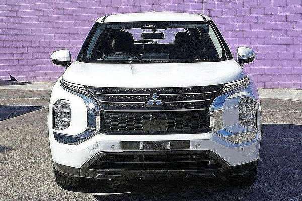 2022 Mitsubishi Outlander ES ZM