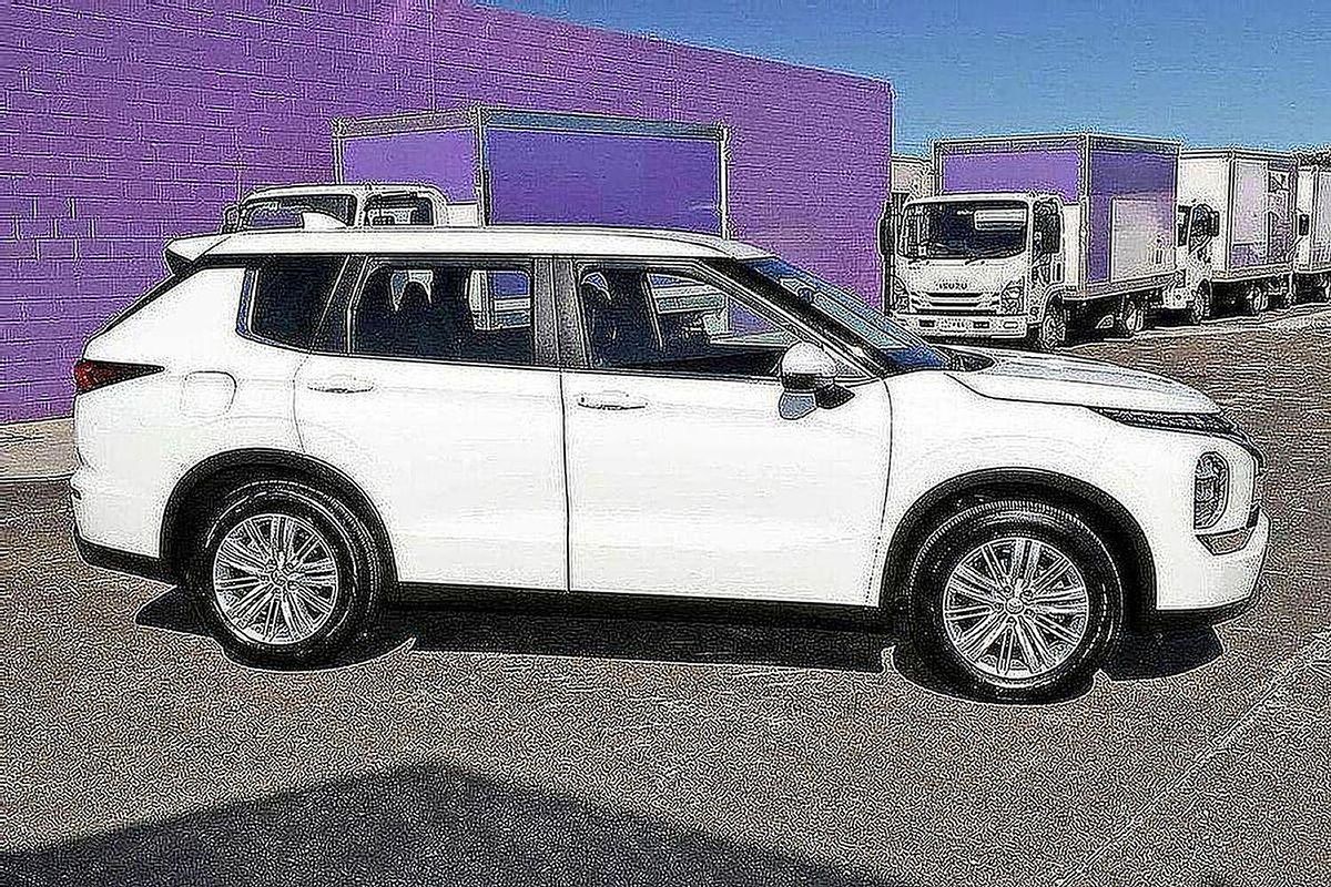 2022 Mitsubishi Outlander ES ZM