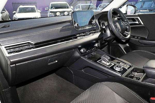 2022 Mitsubishi Outlander ES ZM